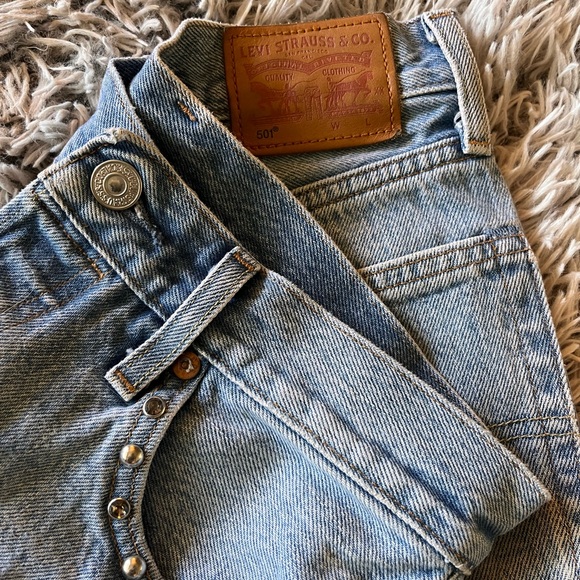 Studded Levi’s 501 denim shorts - Picture 2 of 3